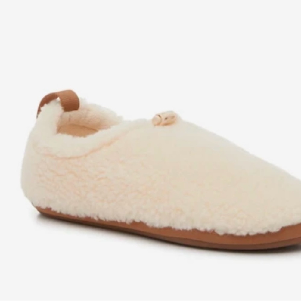 NWT UGG Cozy Cream Slippers